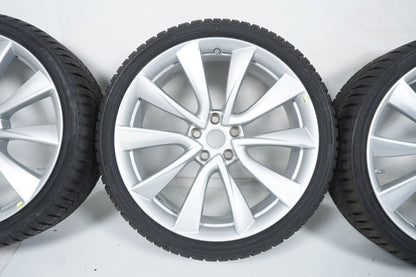 Like new Tesla Model 3 winter wheels 235/35/20 inch with sensors (valid until 2020)