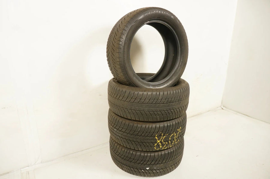 4 pneus hiver Bridgestone 245/50 R19 pouces DOT18 BMW*, profondeur de sculpture d'environ 5 mm, RFT