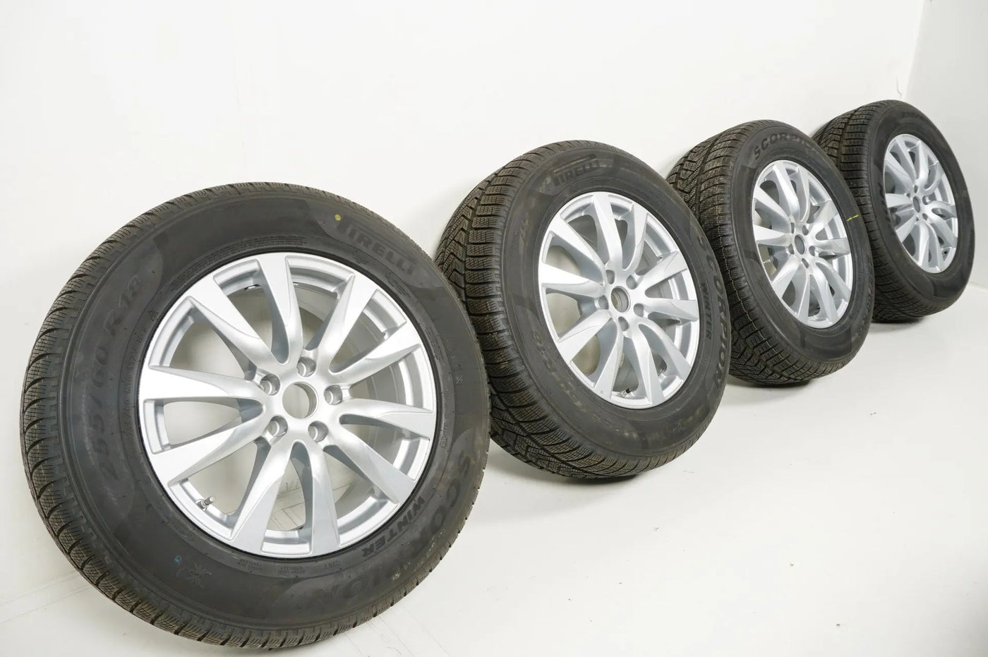 WieNeu Maserati Levante Winterreifen Winterräder 255 60 18 Zoll