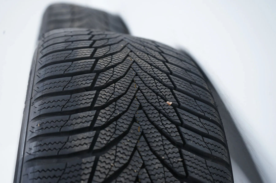 Honda CR-V HRV Land Rover winterwielen winterbanden 235 45 18 inch