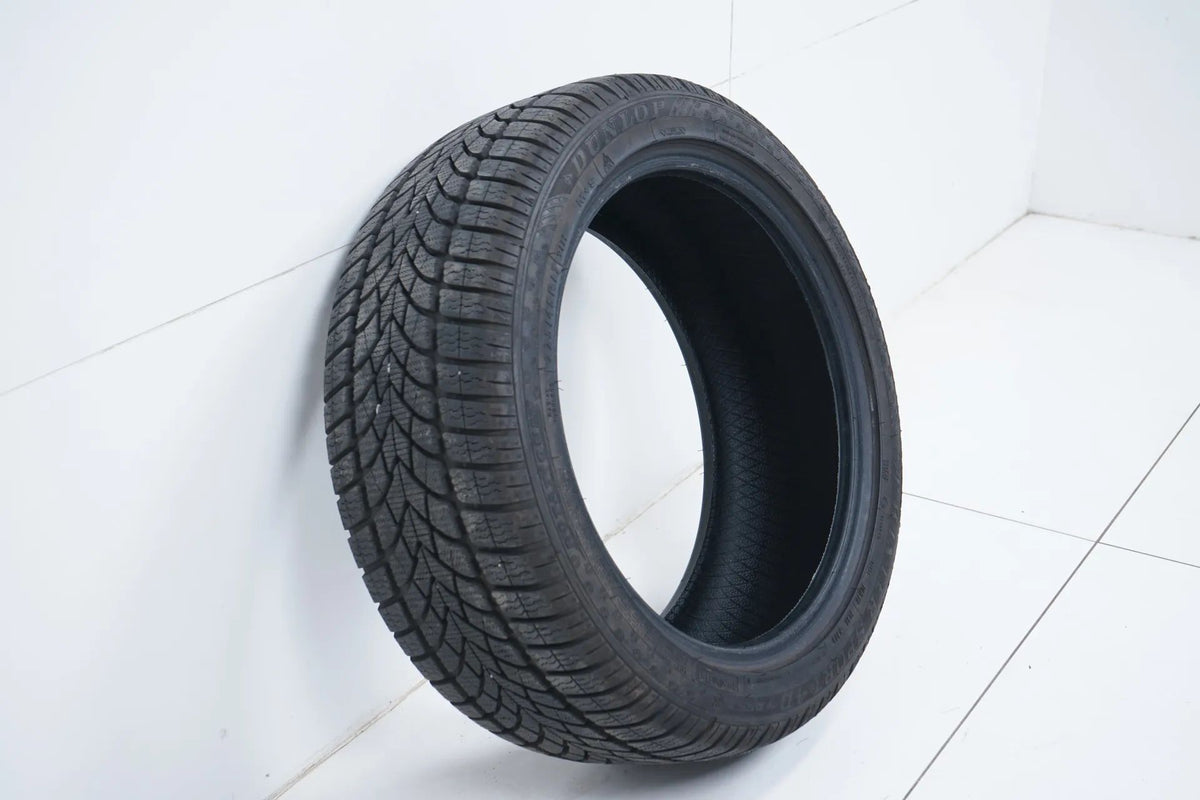 1x Winter tire 225 45 17 inch Pirelli DOT23 approx. 7 mm BMW* RFT Detail view 3