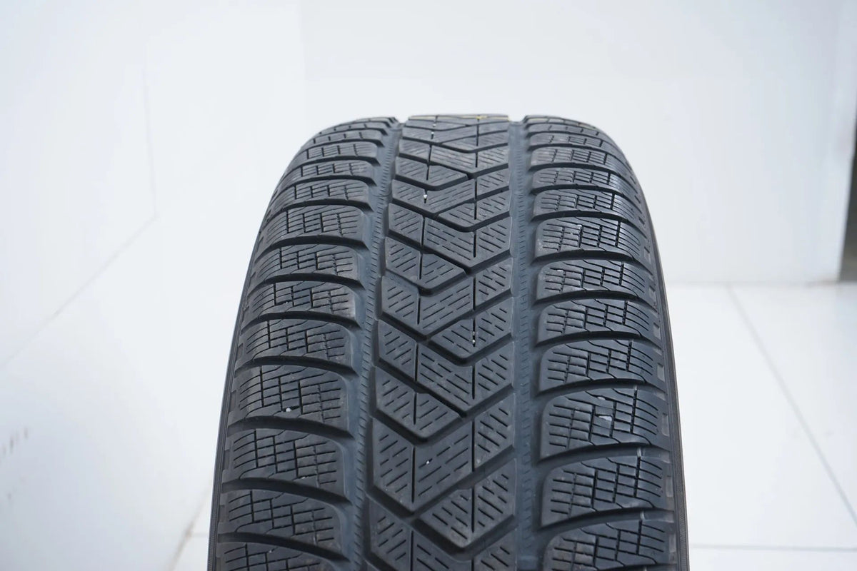 1x Winter tire 255 65 17 inch Pirelli DOT17 MO approx. 5mm tread depth Detailansicht 6