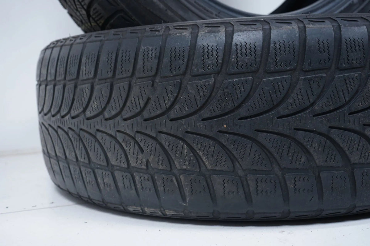 2 pneus d'hiver Bridgestone 235/60/18 pouces DOT 19/15 MO, profondeur de sculpture d'environ 4 mm Vue détaillée 7