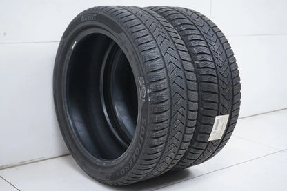 2 pneus d'hiver Pirelli 225/45 R18 18 pouces DOT21 env. 4 mm MO RFT