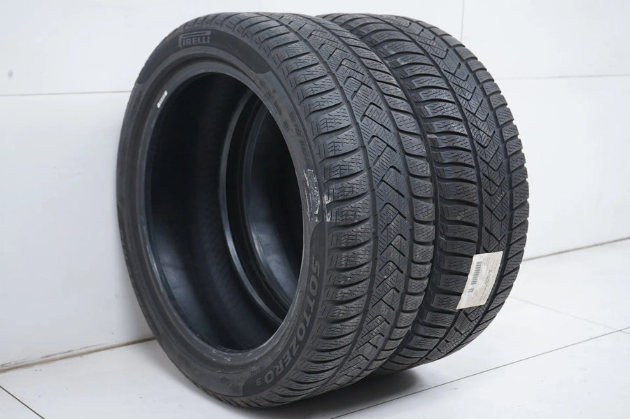 2 pneus d'hiver Pirelli 225/45 R18 18 pouces DOT21 env. 4 mm MO RFT