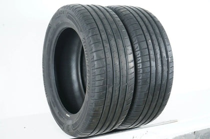 2 x pneus d'été Bridgestone Sport 235 55 19 pouces DOT23 de démonstration