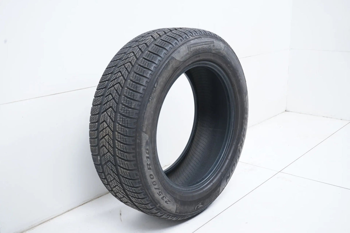 1x Winterreifen Pirelli 235 60 18 Zoll DOT19 MO ca.6mm Detailansicht 3