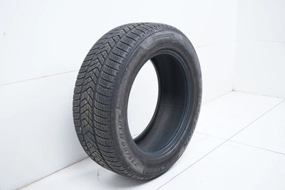 1x Winterreifen Pirelli 235 60 18 Zoll DOT19 MO ca.6mm