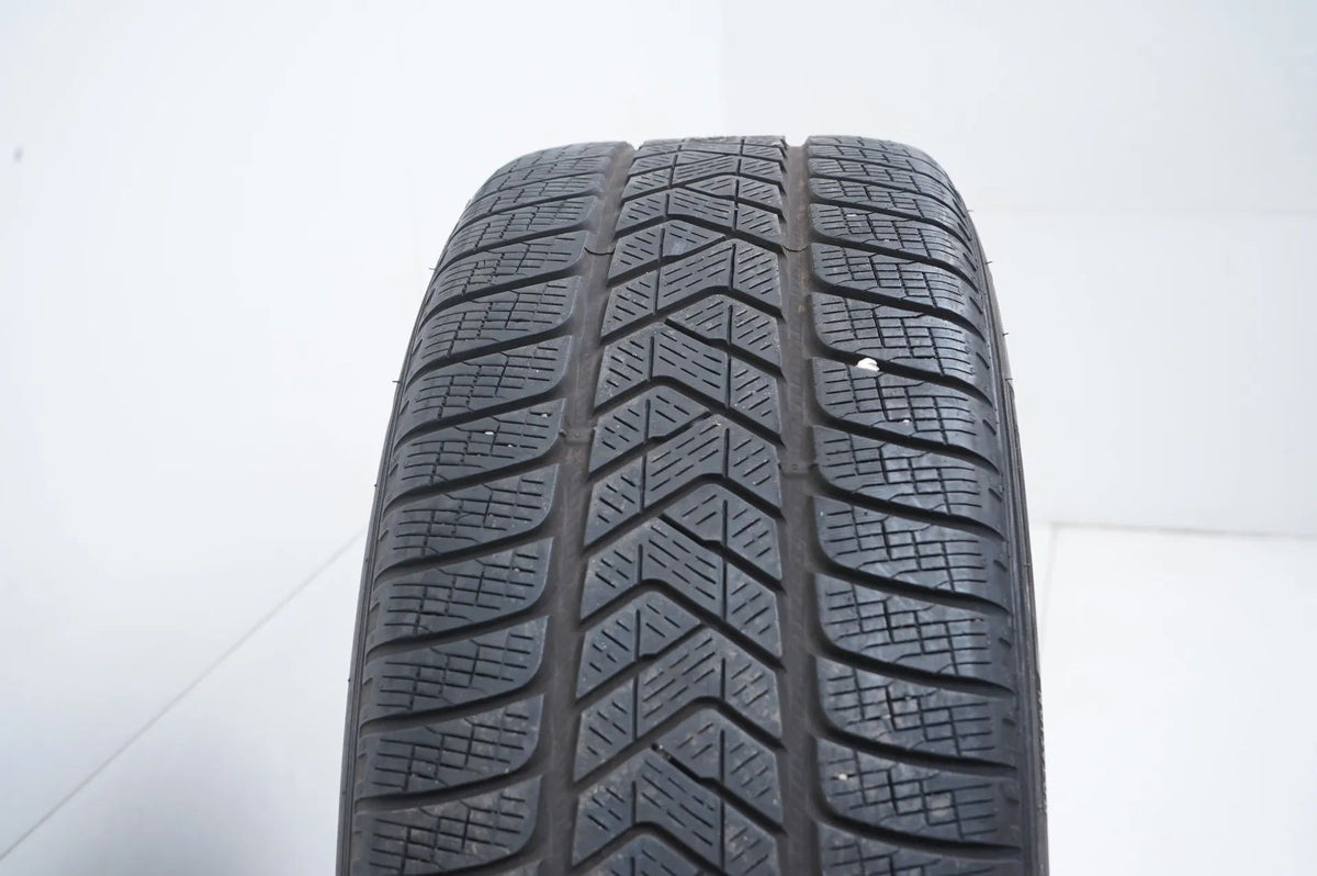 2x Pirelli winter tires 235 60 18 inch DOT19/17 MO approx. 4.5mm tread depth Detailansicht 5