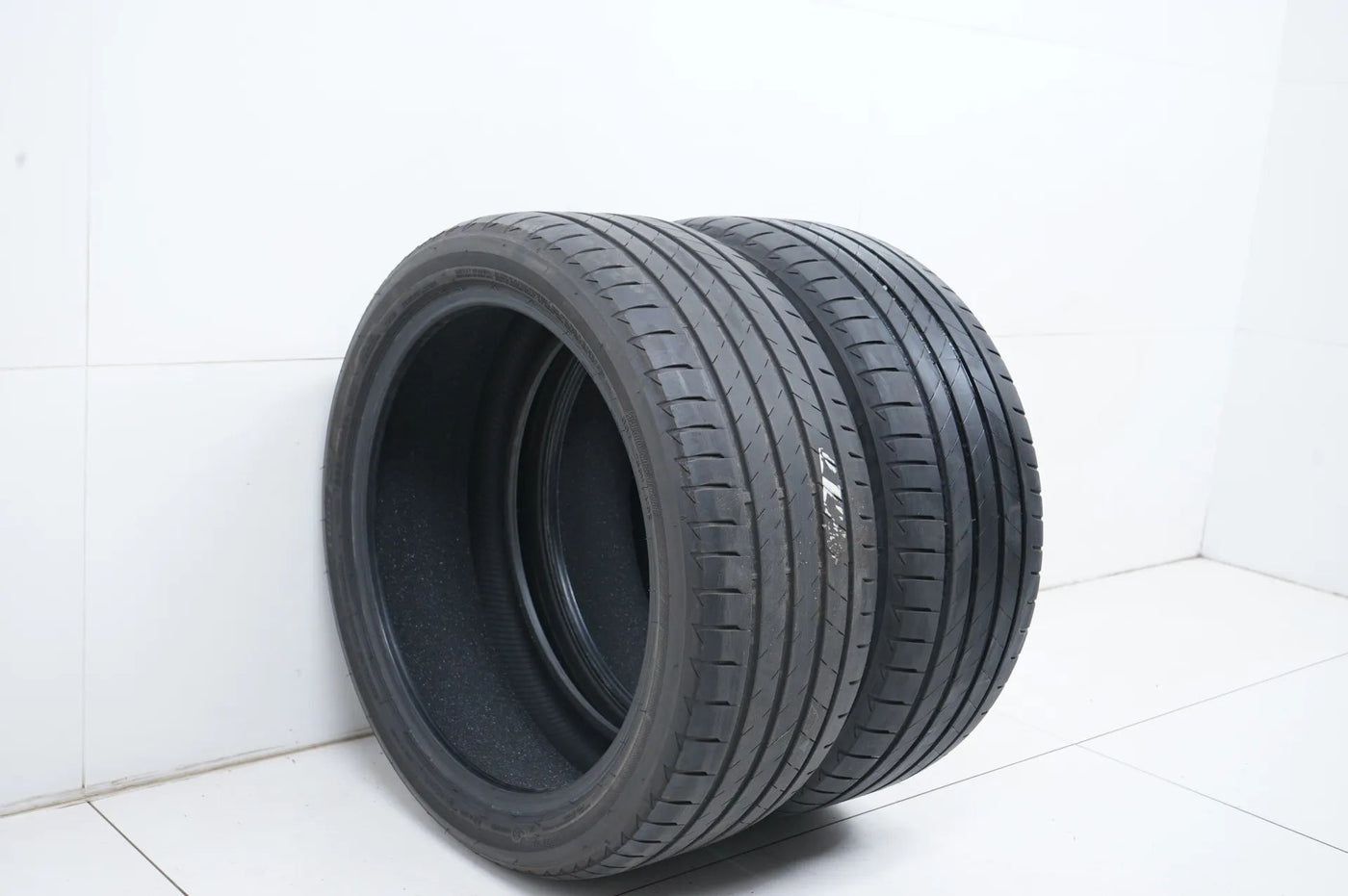 2x Bridgestone summer tires 255/40/20 inch DOT19 approx. 5 mm tread depth MO
