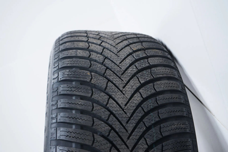 Like new BMW 1 Series F70 winter tires/wheels 225/40/19 inch 977M