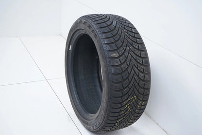 1x Winter tire 245 45 18 inch Maxxis approx. 7 mm DOT20