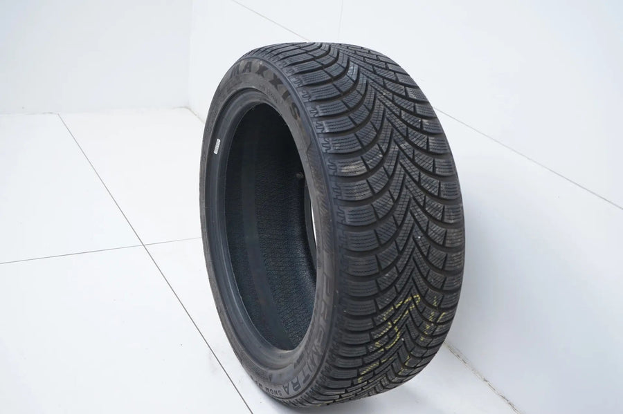 1x Winter tire 245 45 18 inch Maxxis approx. 7 mm DOT20