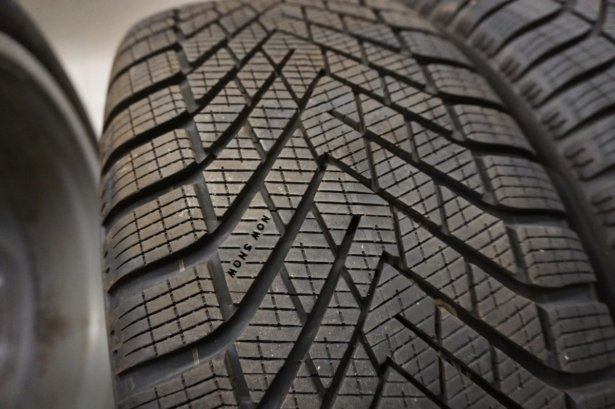 Cerchi in lega invernali con pneumatici invernali e ruote invernali originali Audi Q5 SQ5 GU 20 pollici 255 45 R20 7mm Visualizzazione dettagliata 8