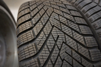 Cerchi in lega invernali con pneumatici invernali e ruote invernali originali Audi Q5 SQ5 GU 20 pollici 255 45 R20 7mm