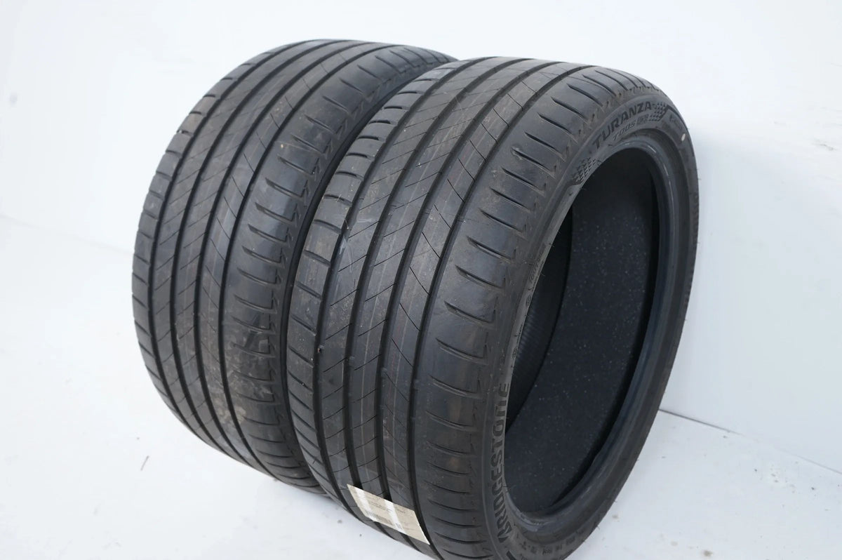 2 x Demo Summer Tires Bridgestone 285 35 20 Inch DOT20 MO Detailansicht 3