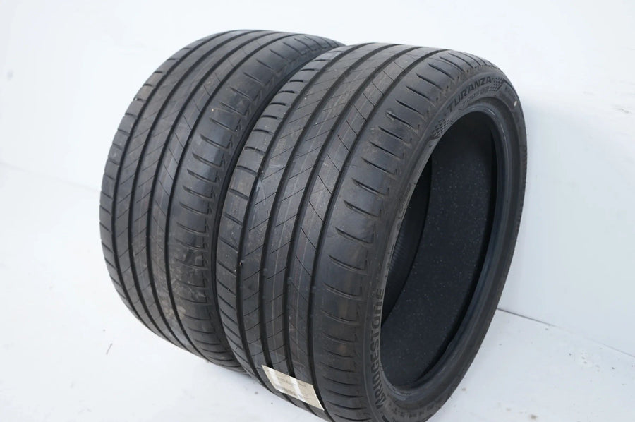 2 x Demo Summer Tires Bridgestone 285 35 20 Inch DOT20 MO