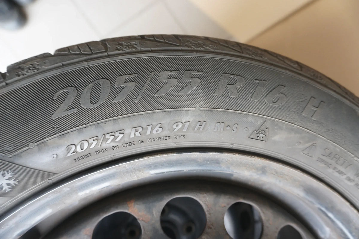 Original VW Passat 3C B6 B7 Stahlfelgen Winterreifen 205 55 R16 6mm Vue détaillée 3