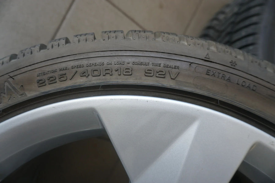 Original Audi A3 8Y 18 Zoll Alufelgen Winterräder Winterreifen 225 40 R18 9mm