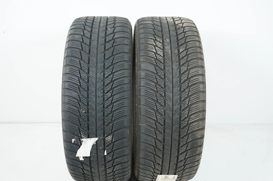 2 x Winterreifen Bridgestone LM 001 225 45 18 Zoll DOT23 ca.5 mm