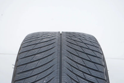 1 pneu hiver Michelin 255/45/20 pouces, profondeur d'environ 4 mm, homologué BMW DOT21*