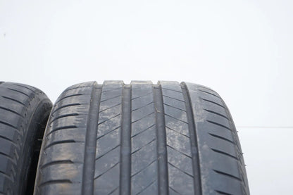 2 pneus été Bridgestone 255/45 R19 pouces, profondeur de sculpture d'environ 5 mm, DOT 21 MO