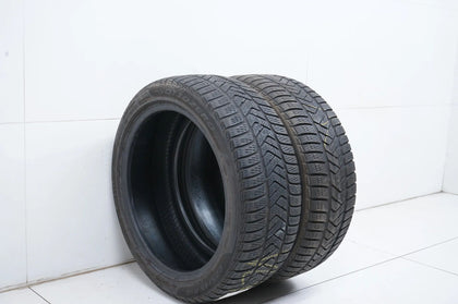 2 x pneumatici invernali Pirelli 225 45 18 pollici DOT19/17 circa 3-5 mm