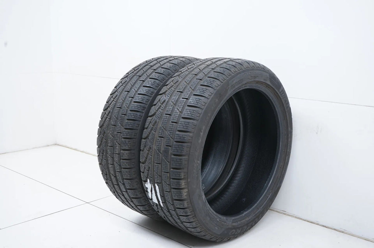 2x Winterreifen Pirelli 215 45 18 Zoll DOT18 ca.7mm MO Detailansicht 3