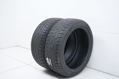 2x zimní pneumatiky Pirelli 215 45 18 palců DOT18 cca 7mm MO
