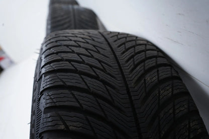 Roues et pneus hiver Mercedes CLA35 C118, dimensions 235/40/18 pouces