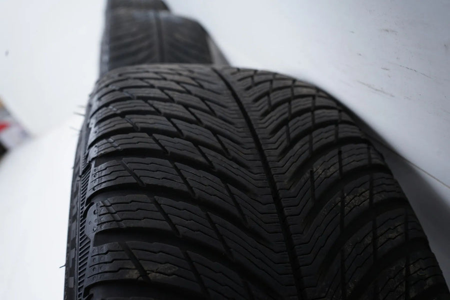 Roues et pneus hiver Mercedes CLA35 C118, dimensions 235/40/18 pouces