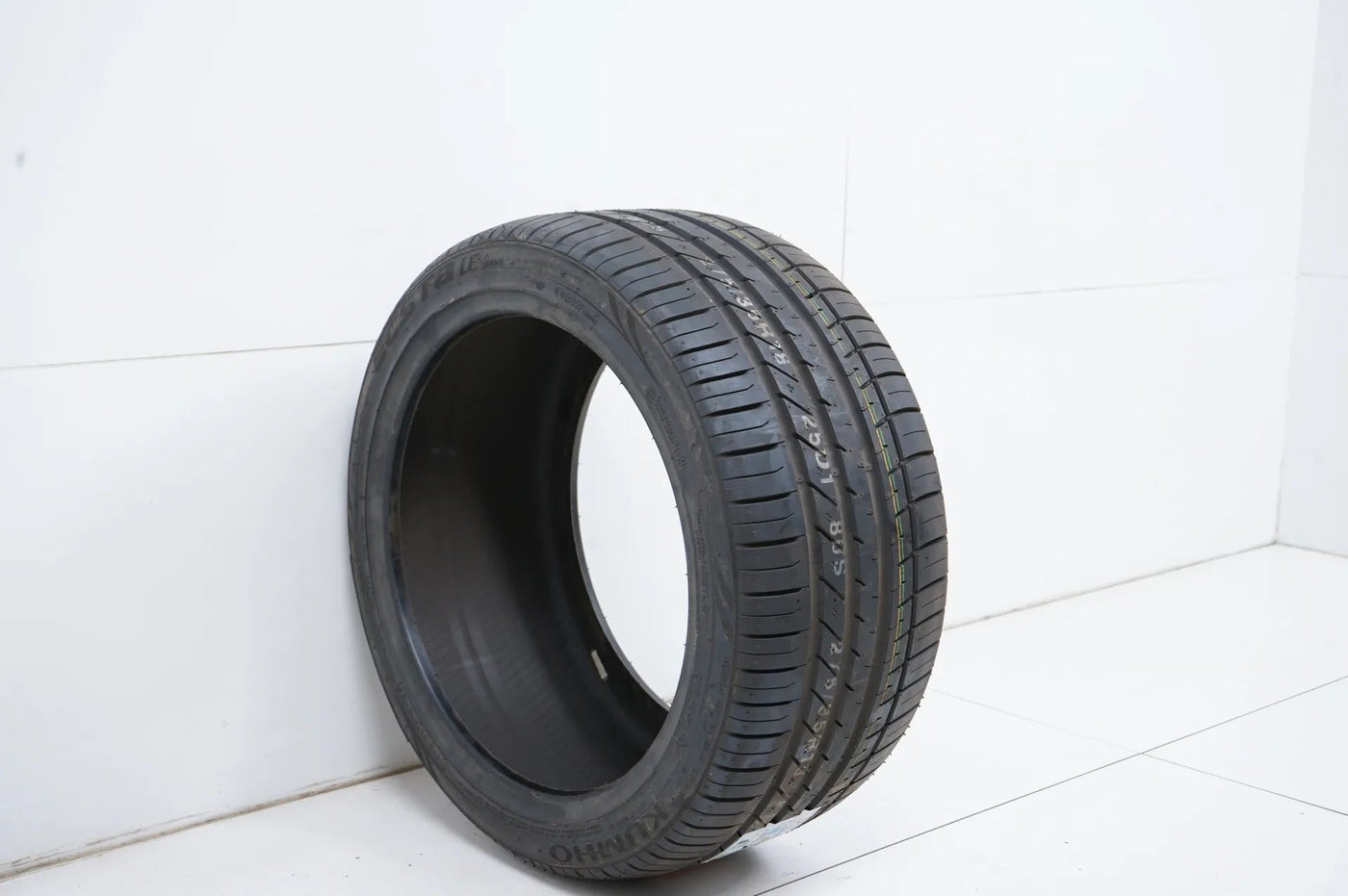 1x DEMO summer tire Kumho 275 35 18 inch DOT19