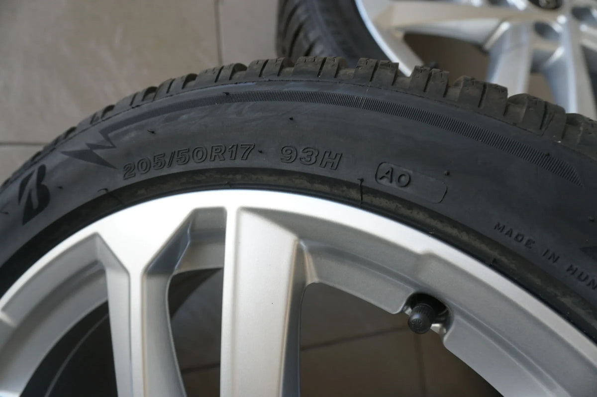 Original Audi A3 8Y Alufelgen Winterräder Winterreifen 205 50 R17 93H 2024 6,5mm Detailansicht 4