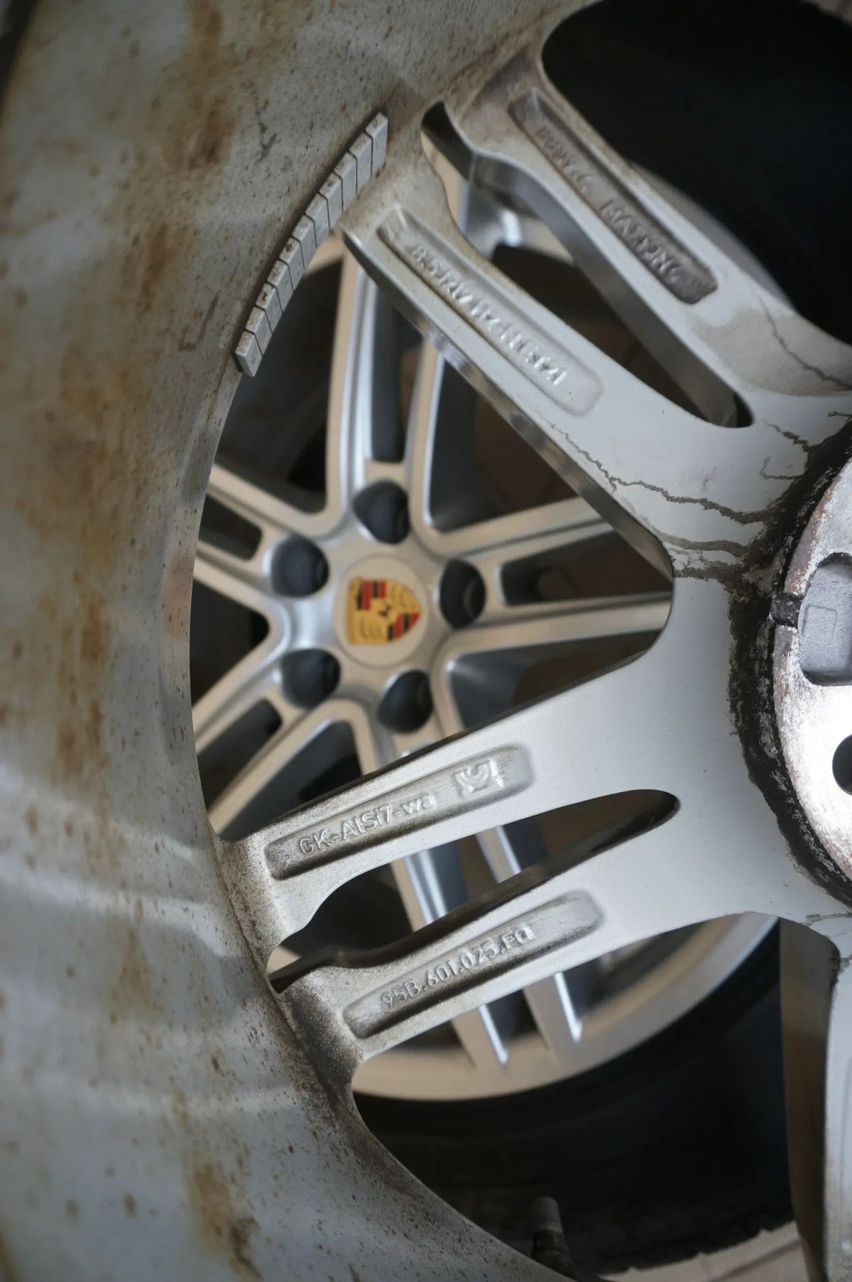 Original Porsche Macan 95B 19 tommer alufælge vinterhjul vinterdæk 2023 6,5mm Detaljevisning 10