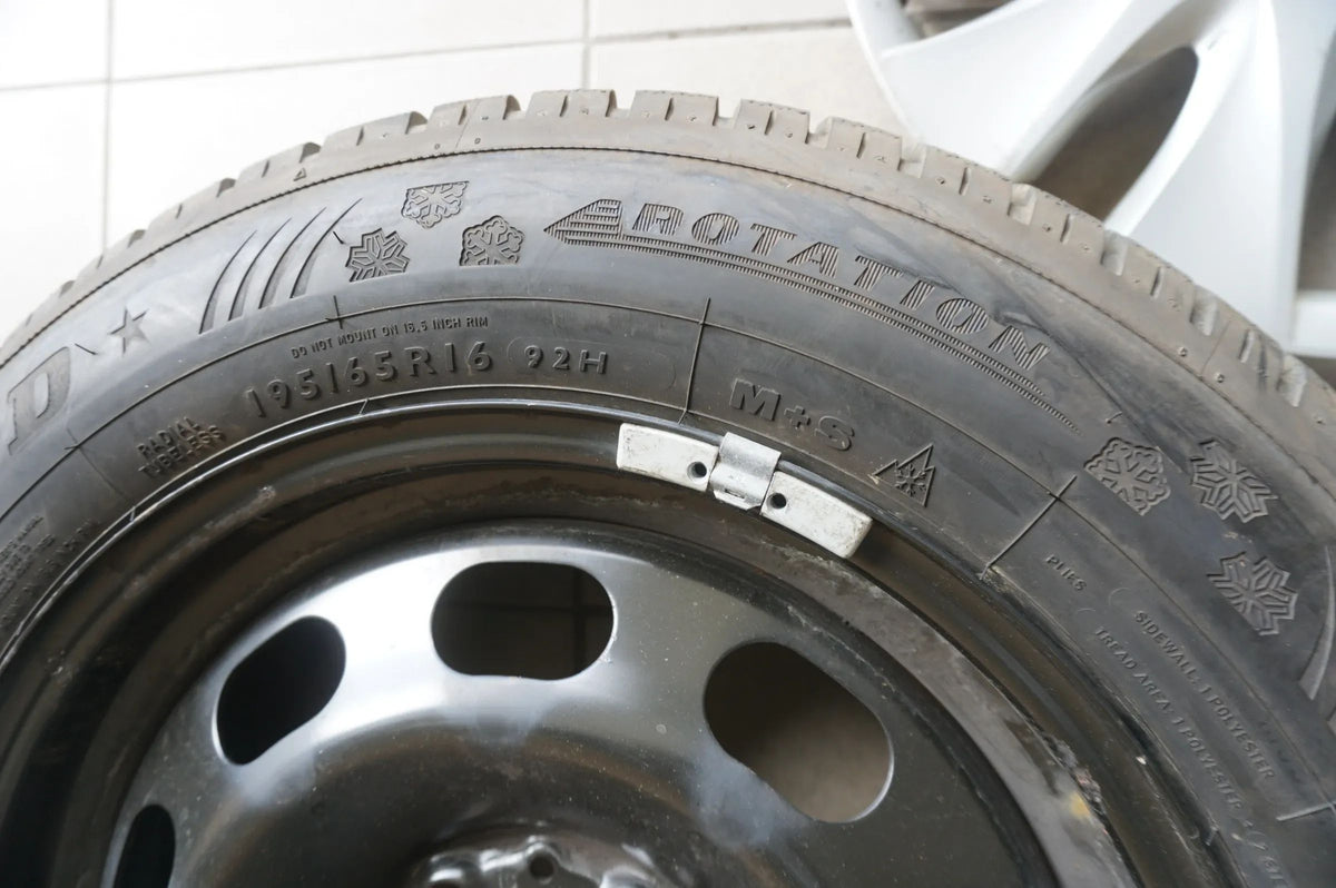 Original BMW Serie 2 F45 Active Gran Tourer ruote invernali pneumatici invernali 195 65 R16 92H Visualizzazione dettagliata 3