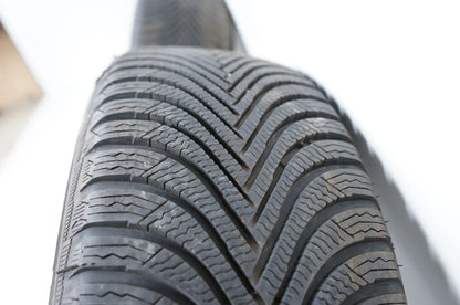Audi Q2 81A Winterräder Winterreifen 215 55 17 Zoll 8mm 81A601025C