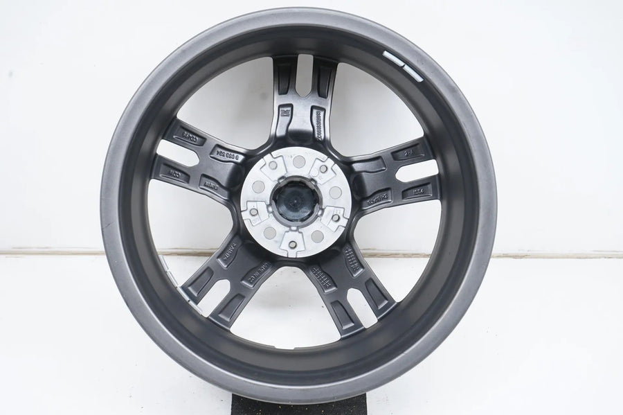 1 x originální BMW řady 1 řady 2 F44 F40 hliníkový disk 18 palců 556M 8053524