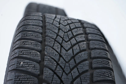 Audi A4 8W B9 roues hiver pneus hiver 225 50 17 pouces 8W0601025P