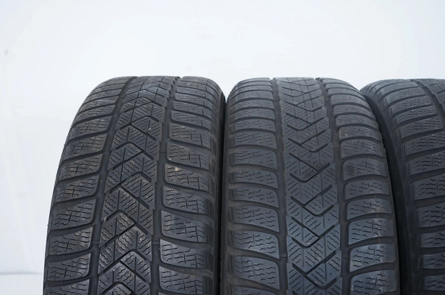 4 x Winterreifen Pirelli 225/45 R18 18 Zoll DOT21 ca.4mm MO