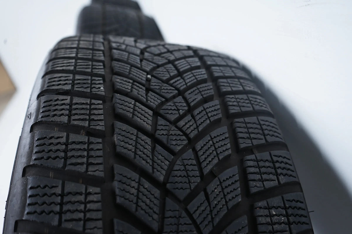 Pneus/jantes hiver 245/40/19 pouces pour Mercedes Classe CLE W236 Detailansicht 9