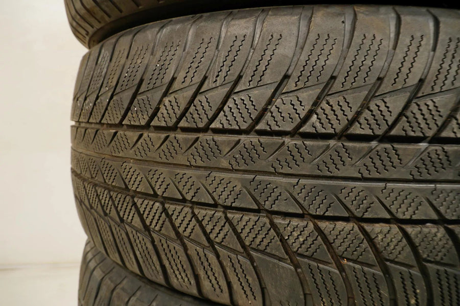 4 x Bridgestone winter tires 245/50 R19 inch DOT18 BMW* approx. 4mm tread depth RFT