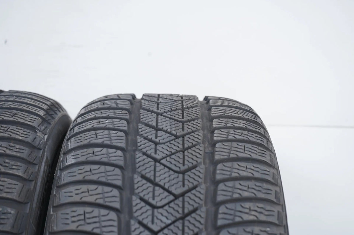 2 x pneus d'hiver Pirelli 225 45 18 pouces DOT21 env. 6 mm MO RFT Vue détaillée 5