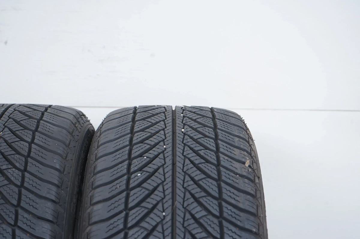 2 pneus hiver Goodyear 205/50 R17 pouces DOT15, profondeur d'environ 6 mm, BMW*RFT Vue détaillée 5