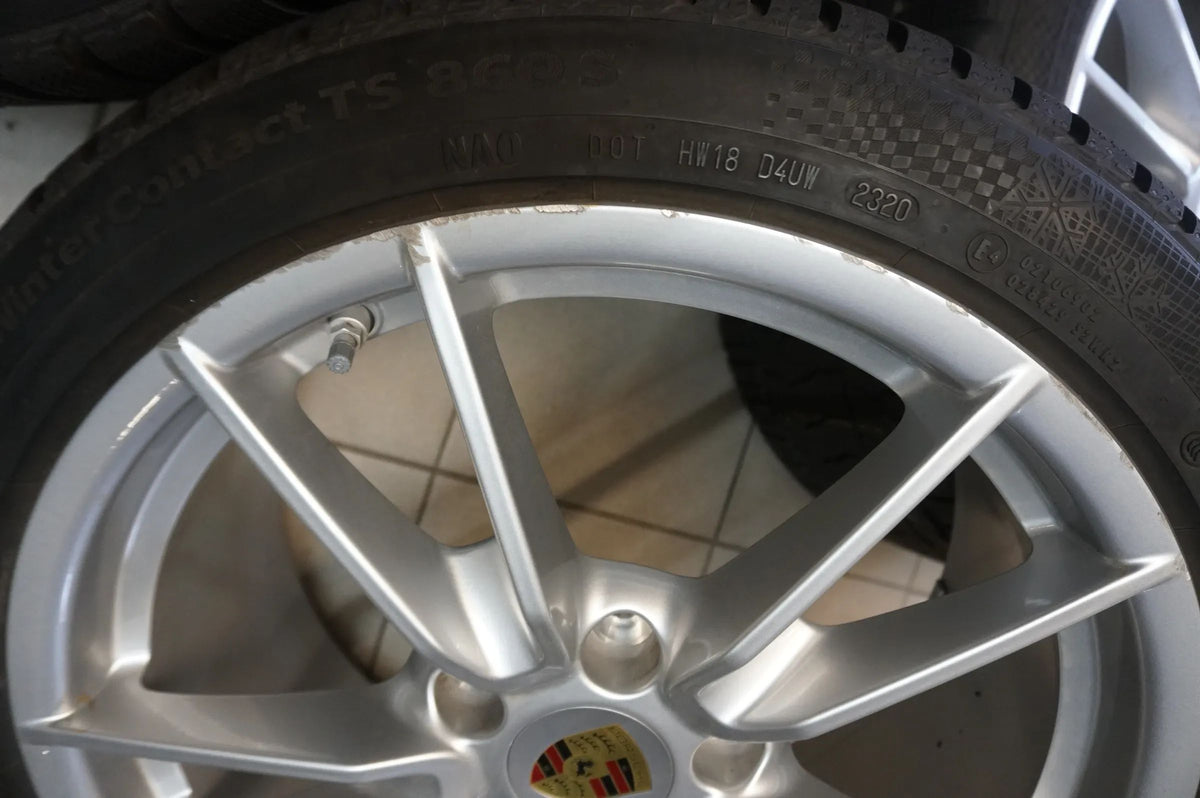 Original Porsche 911 992 19 20 Inch Alloy Wheels TOP Winter Tires Winter Wheels Detailansicht 3