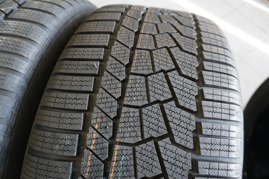Jantes alu 19 pouces d'origine Porsche Taycan avec pneus hiver
