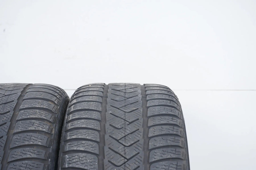 2 x Winterreifen Pirelli 225/45 R18 18 Zoll DOT21 ca.3mm MO RFT