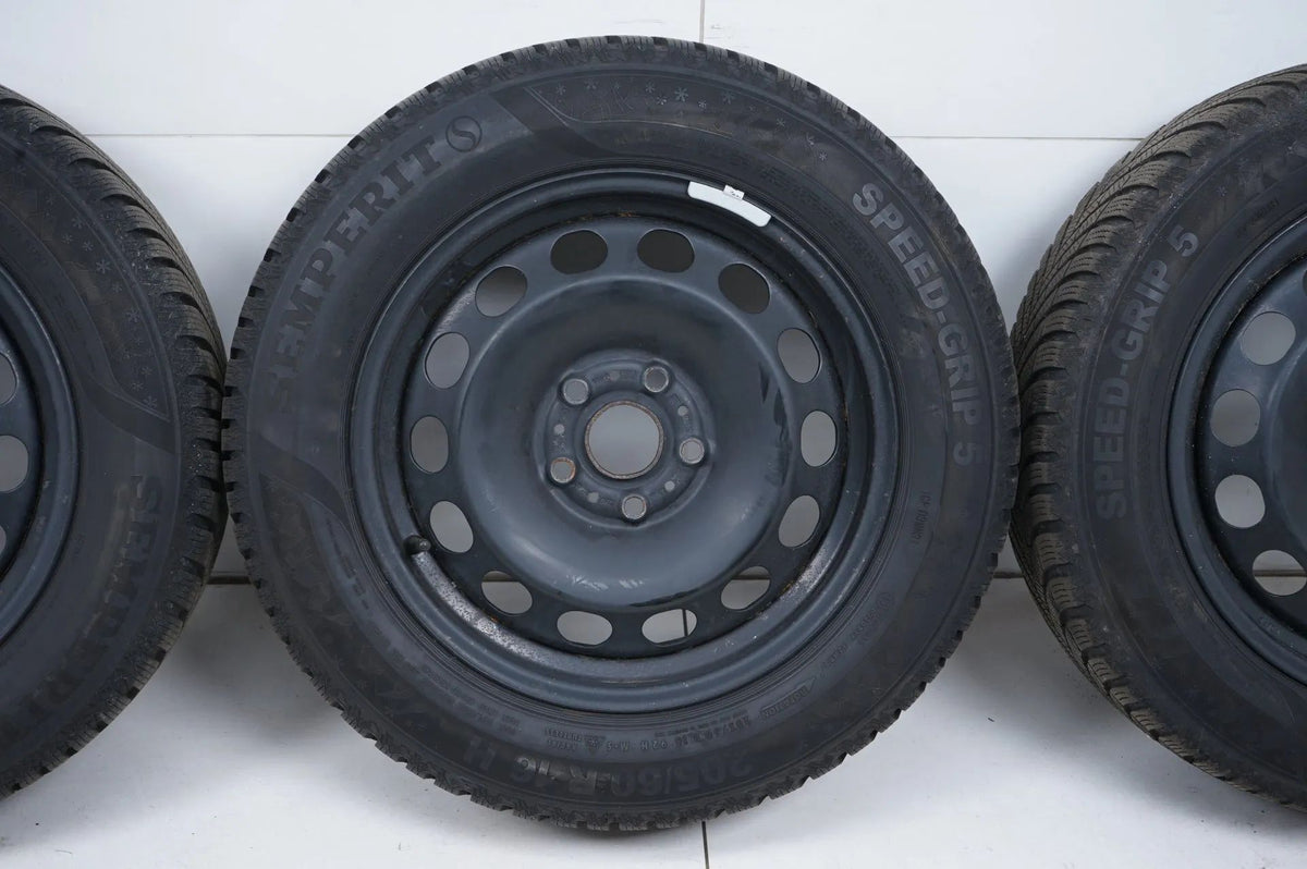 VW Volkswagen Golf 8 Winterreifen Winterräder 205 60 16 Zoll Detailansicht 5