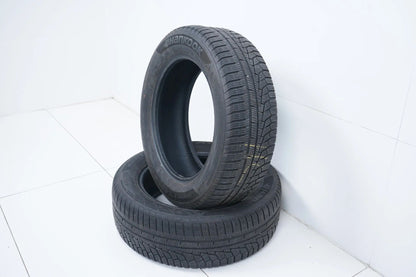 2 pneus d'hiver Hankook 215/60/17 pouces DOT19, profondeur de sculpture d'environ 3,5 mm
