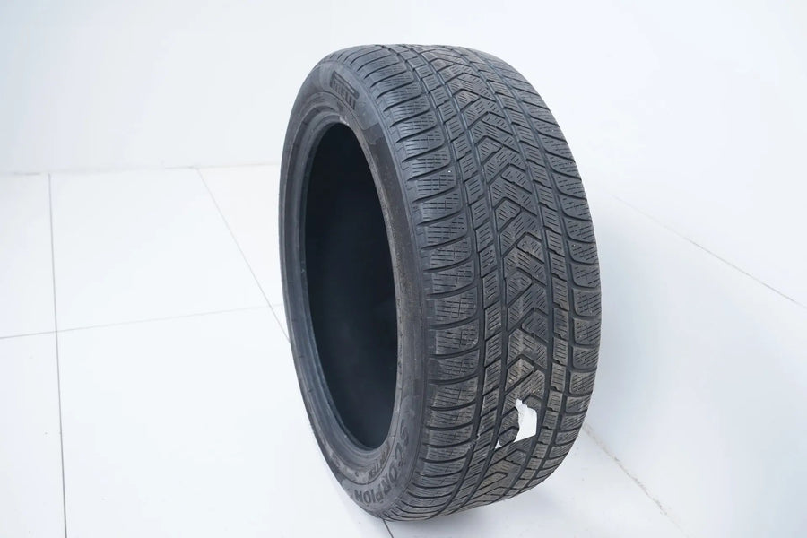 1 x Winter tire 275 45 21 inch Pirelli approx. 4 mm tread depth DOT16 MO
