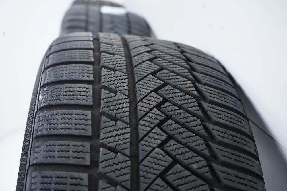 Mercedes E Klasse W213 Winterräder Winterreifen 245 45 18 Zoll Detailansicht 13